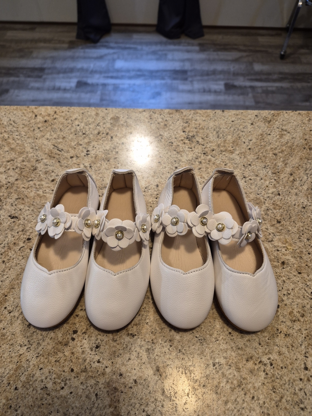 White Floral Strap Girls' Dress Shoes - Elegant Mary Janes